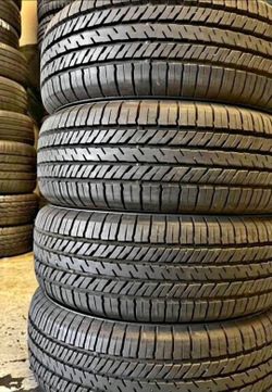 225/60R17 Yokohama 🚘 tires.  Set de (4) en perfectas condiciones 80%life