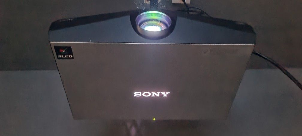 Sony Projector VPL-FE40 / VPLFE40L
