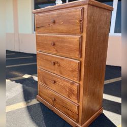 Dresser/ Five drawers dresser
