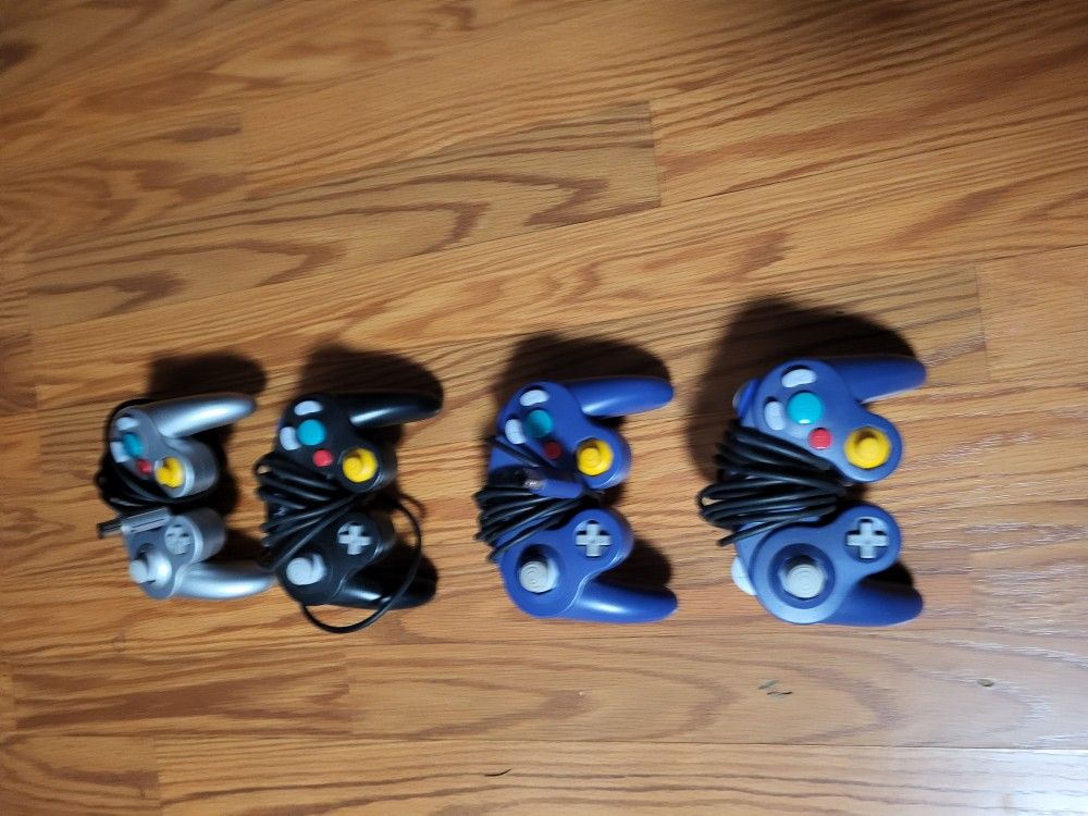 Nintendo GameCube Controlers