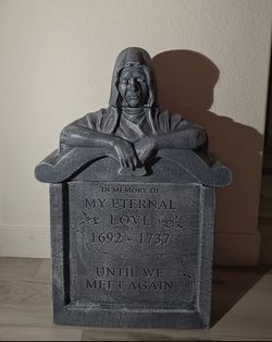 POPULAR ANIMATRONIC HALLOWEEN TOMBSTONE!
$135/ LIKE NEW CONDITION