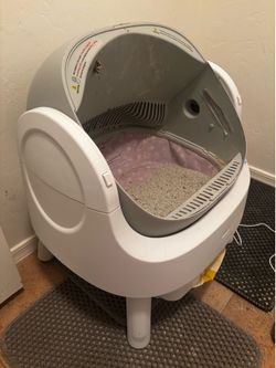 Self cleaning rotating cat litter box
