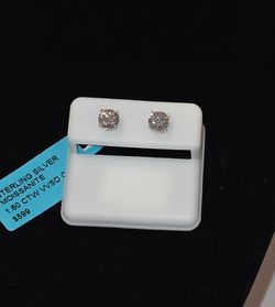 💎 1.60ctw VVS D Moissanite Stud Earrings — $60