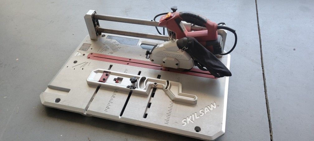 Flooring saw