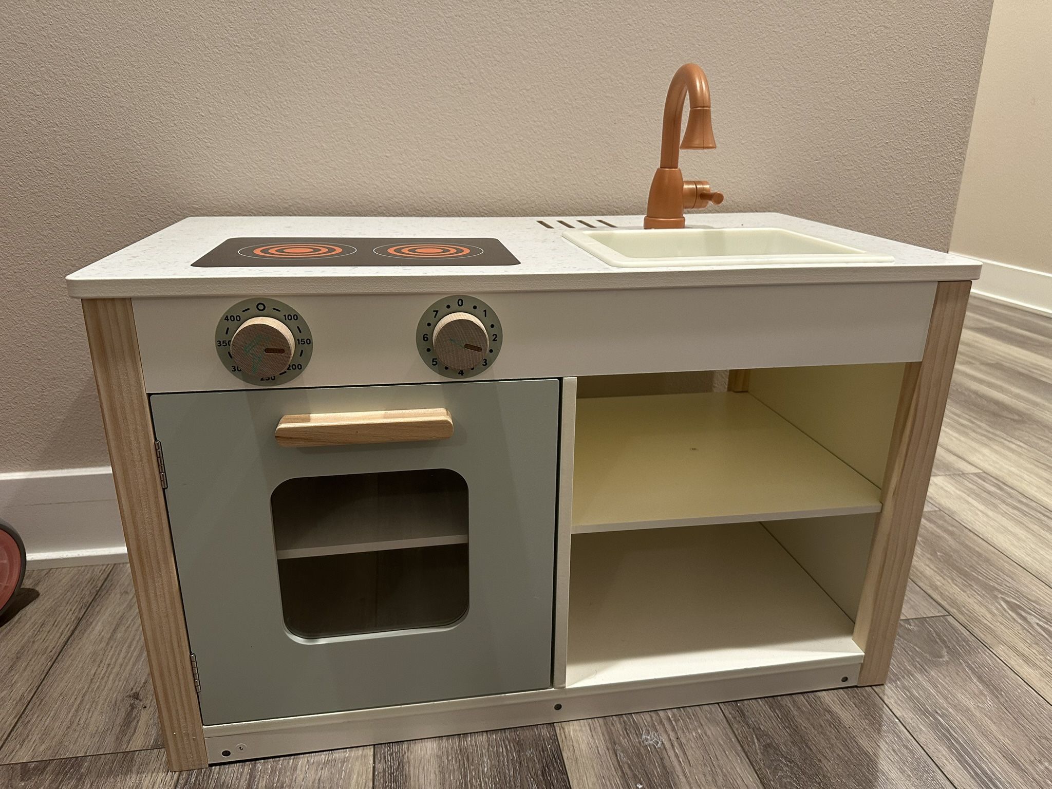 I Battat Two n' One Wooden Kitchen Café with Chalkboard.