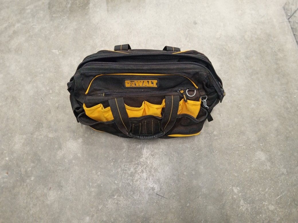 DeWalt Tool Bag Many Pockets