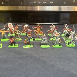 Lot Of 18 Vintage 1971 Britain’s Indians, Knights, Cowboys, Etc.