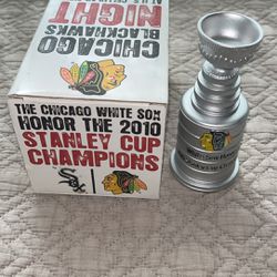 CHICAGO BLACKHAWKS MINI REPLICA STANLEY CUP