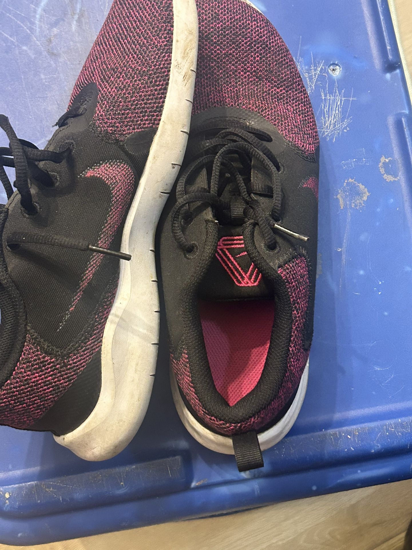 Nikes 8.5 Women’s