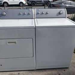 Whirlpool Washer And Gas Dryer 