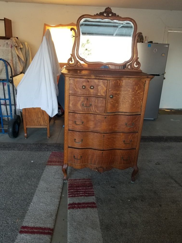 All wood oak vintage 5 drawer dresser with mirror