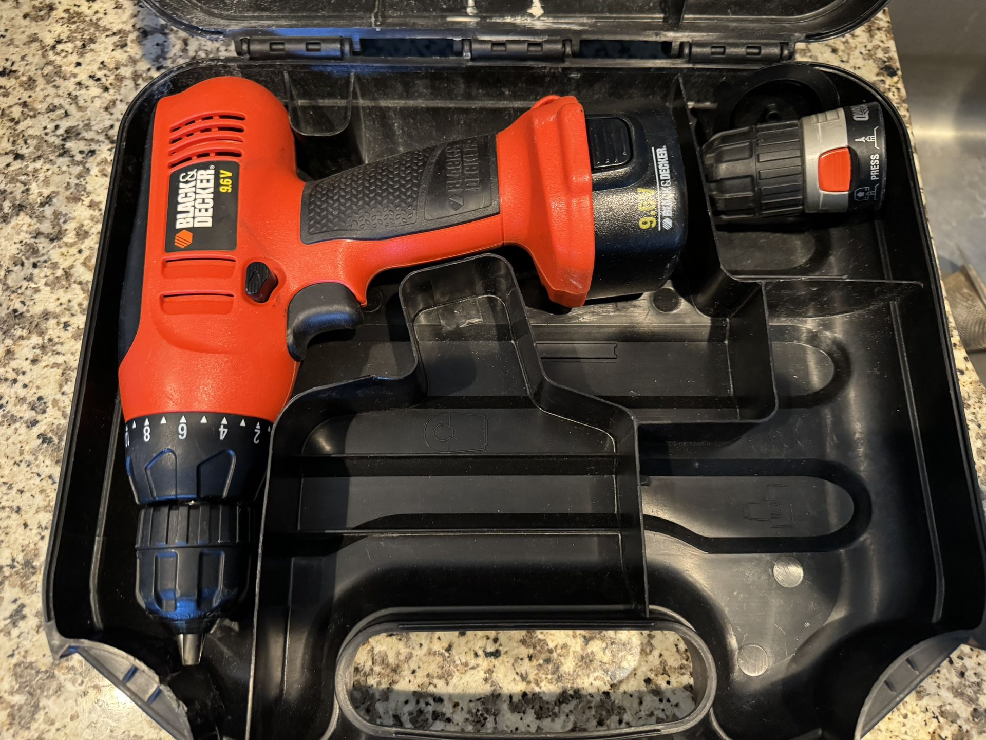 BLACK AND DECKER 9.6V CORDLESS DRILL CD9600 TYPE4
