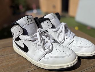 Air Jordan 1 Mid White Black