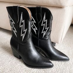 Boot In Black 6.5