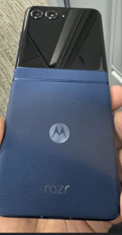 MOTO RAZR 2025 256GB ATT/CRICKET