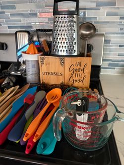 Mixed Kitchen Utensil Set with Pyrex Measuring Cup