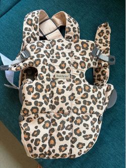 BabyBjörn Mini - Leopard Print - Perfect Condition