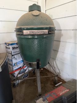 Big Green Egg - used