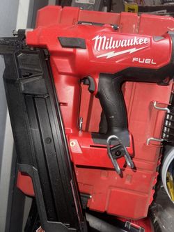 Milwaukee M18 Brad Nailer Brushless