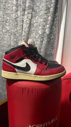 Jordan 1 Mid Chicago Toe Size 6.5