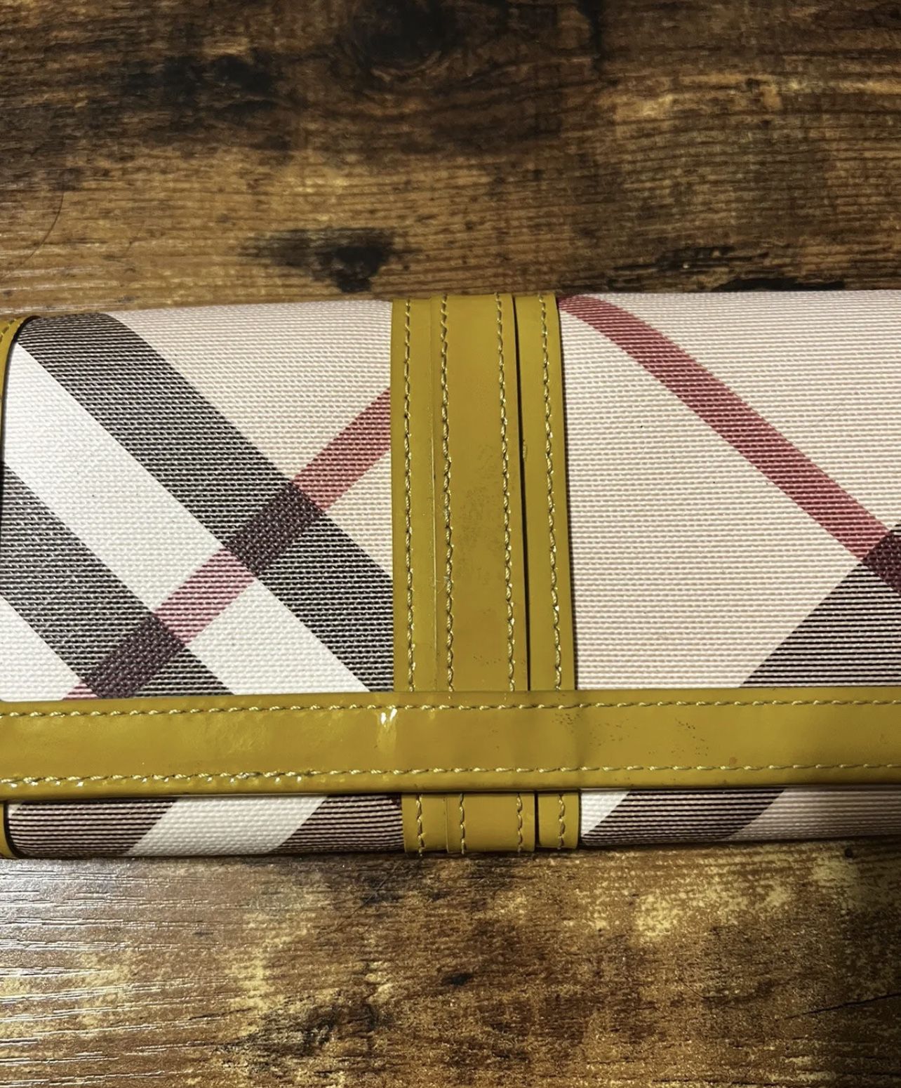 Authentic Burberry Nova Check Leather Wallet for Sale in Warwick, RI -  OfferUp