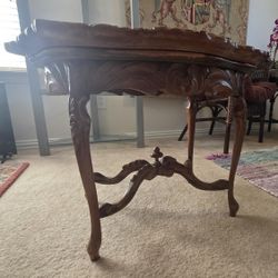 Hand-Carved Vintage Accent Table with Glass Inset Top – Elegant Antique Style