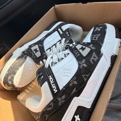 LV trainers Size 11
