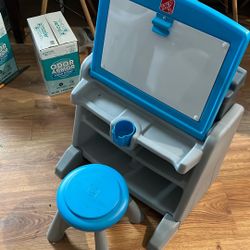 Step 2 Desk And Easel