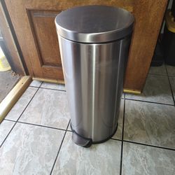 TRASH CAN 