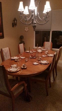 Oak Dining Room Set w 12 Chairs (Excellent Condition)