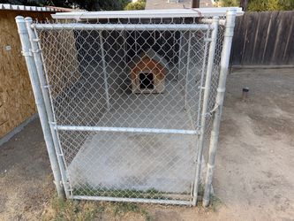 Dog kennel gate