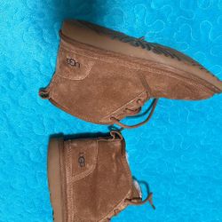 Zapatos Semi Nuevos.   UGG