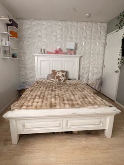 Full size white bed frame