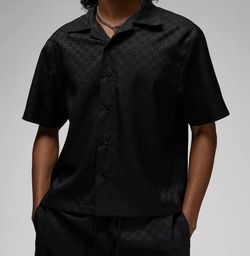 JORDAN MEN ESSENTIALS SHORT SLEEVE SHIRT (BLACK / BLACK) Size XL