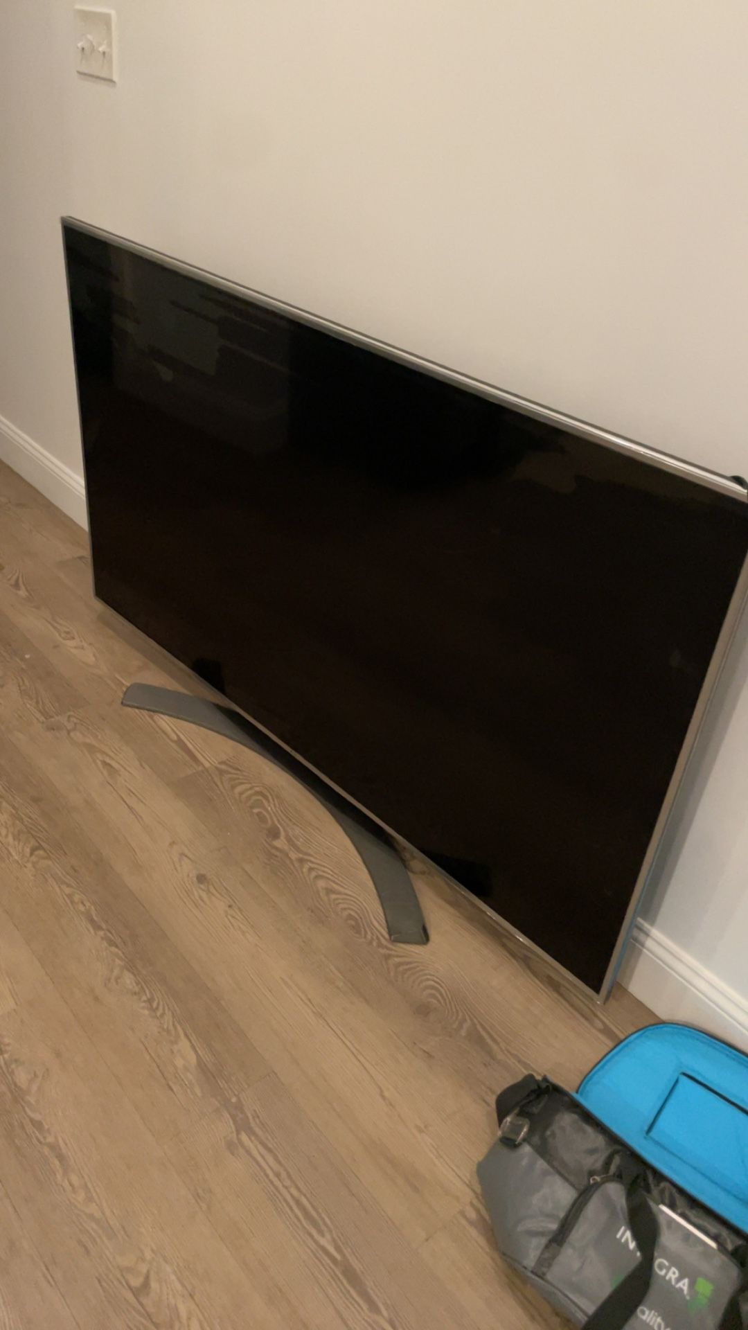 70” 4K Smart LED LG TV
