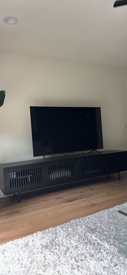 Media console black