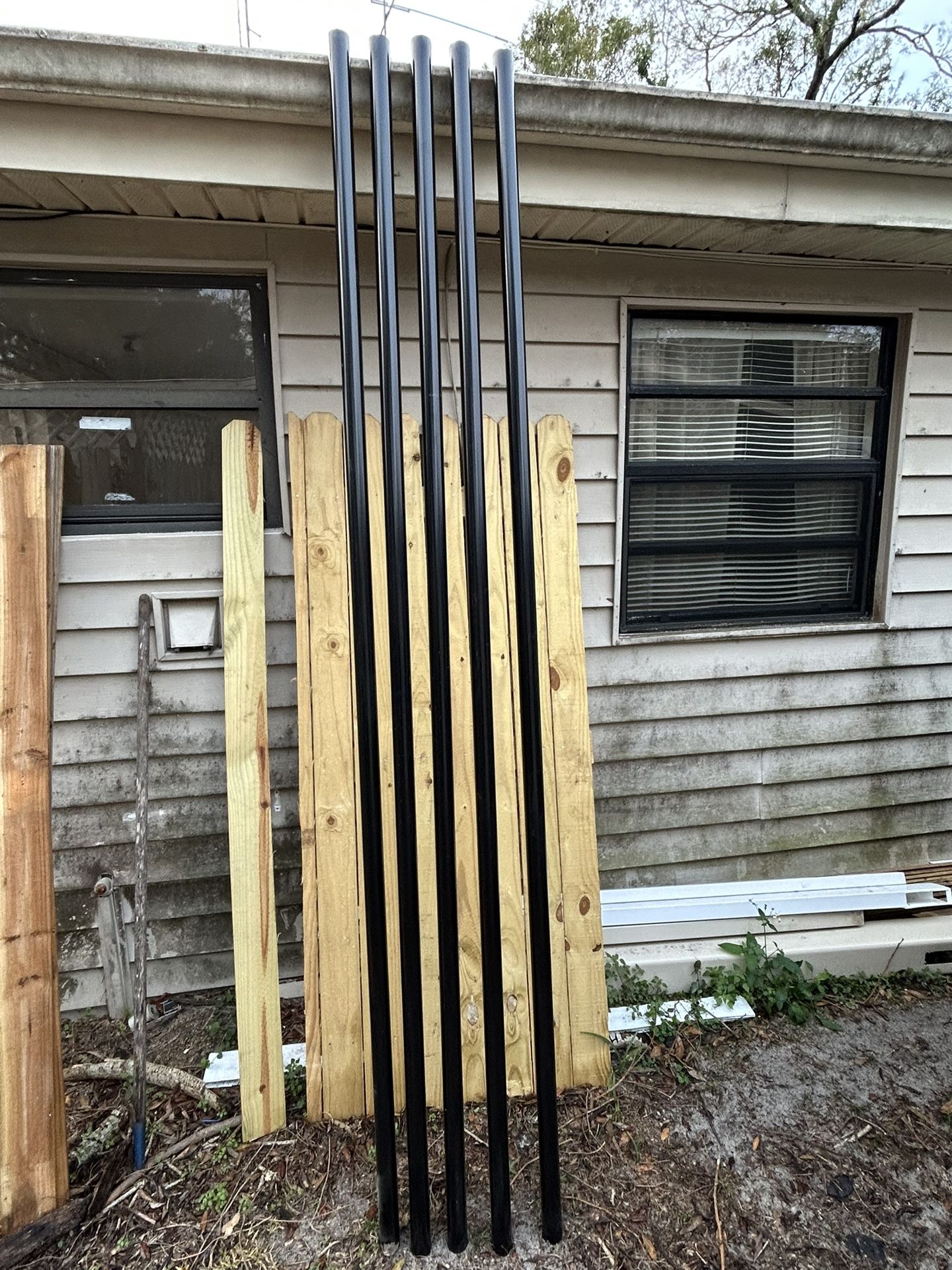 5 Powder Coated Line Post . And One Terminal For 6’ Black Chain Link ...