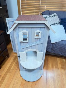 CATS HOME/ PLAY HOUSE/ 2 LEVELS