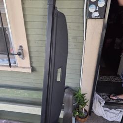 Jeep Grand Cherokee Retractable Cargo Cover