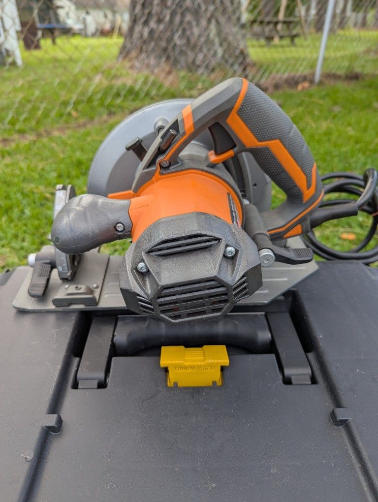 Rigid r3205 skill saw in excellent condition. Like new!! Thanks for looking to check on my other items for sale.