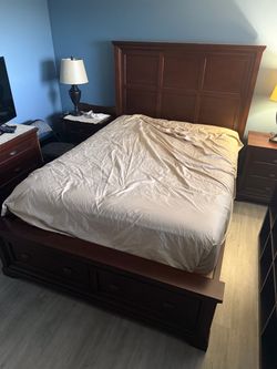 Queen bedroom set
