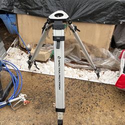 Surveyors Tripod With Carry Handle 