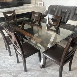 Dining Crystal table and 6 chairs   Table size 79’x38”