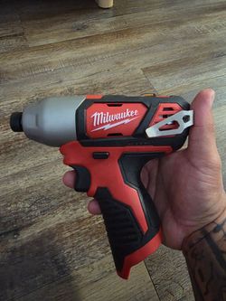 Milwaukee M12 Impact driver