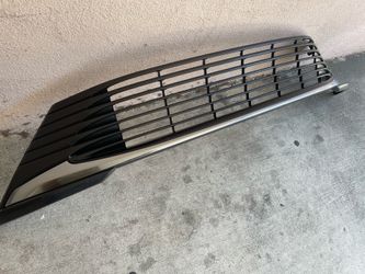 2020 Toyota moray grill used Oem