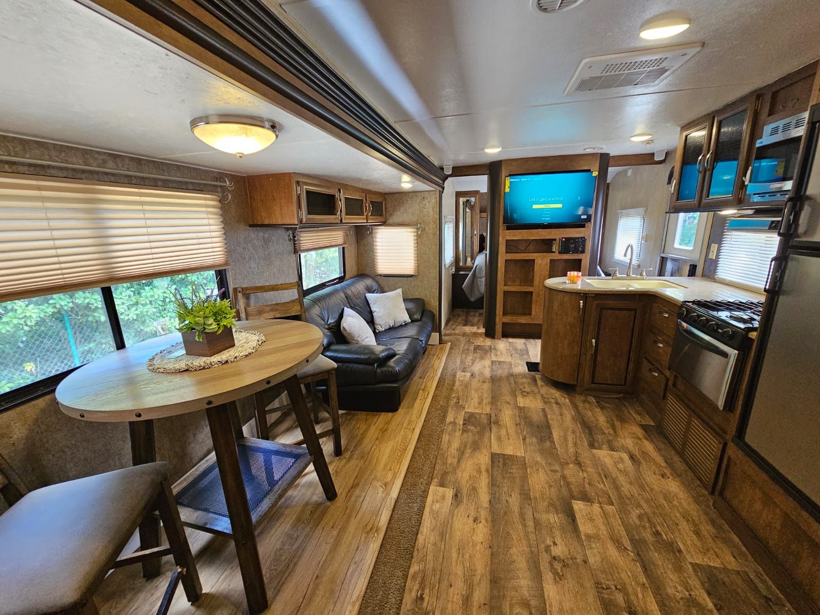 32ft Camper/rv Clean Title 2016