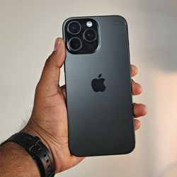 iPhone 16 Pro Max 256GB T-Mobile Metro anything is original (back is slightly broken ) - Just for $649 🤩✅