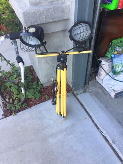 Drop lights with tri-pod