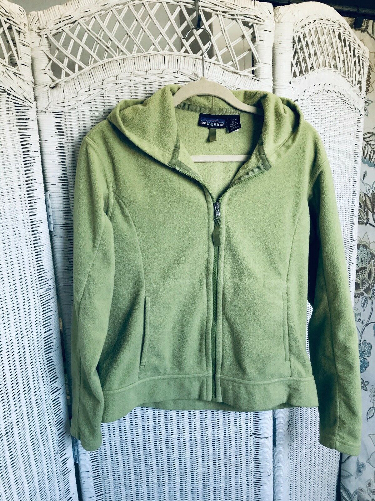 Patagonia Womens Size M Green Zip Up Fleece Hooded Jacket