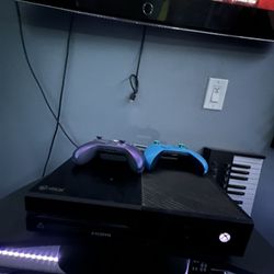 Xbox One Console + 2 Wireless Controllers – Clean & Ready to Go